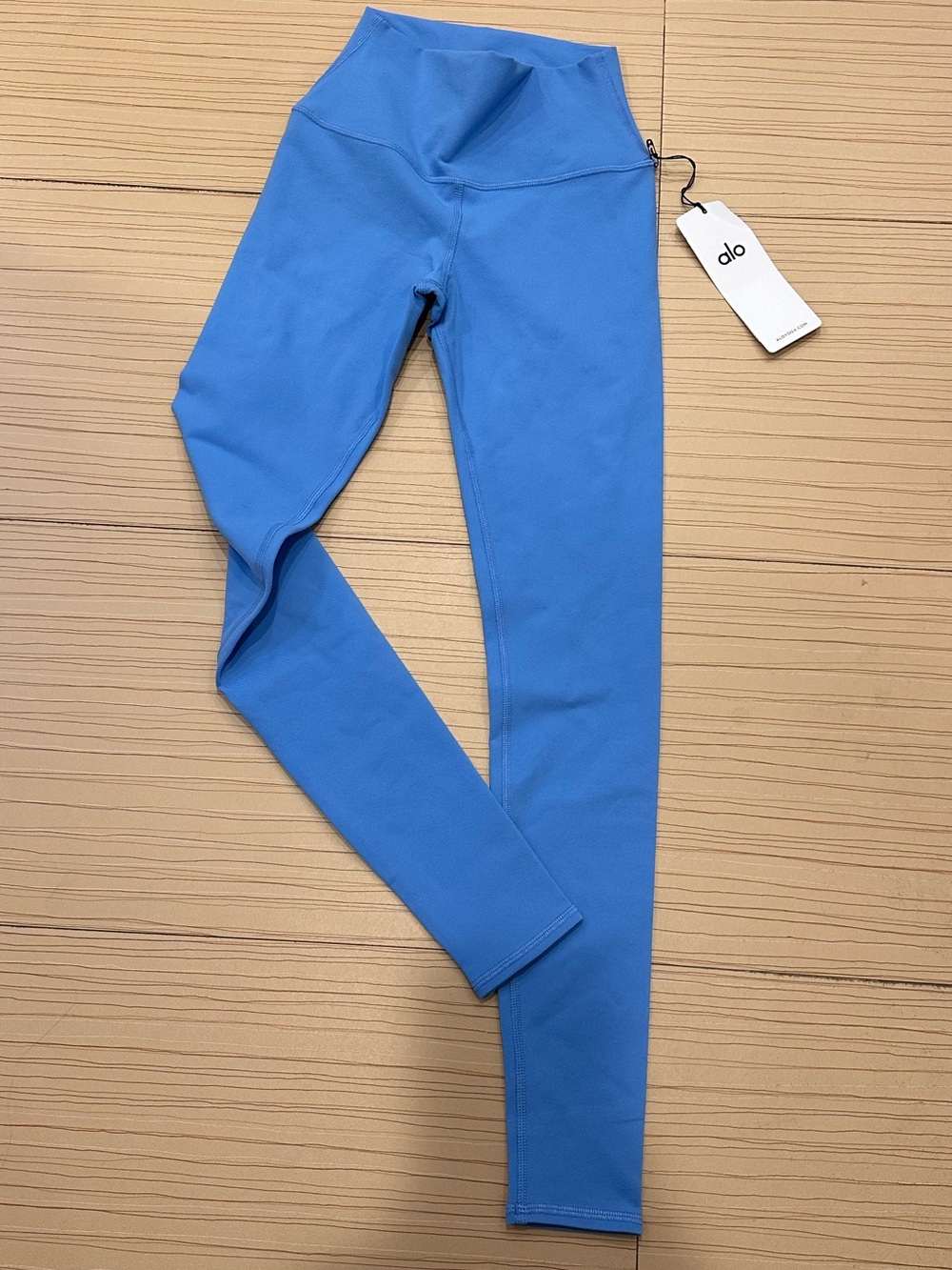 Alo Yoga High-Waist Airbrush Legging in Crystal  Clear Blue. XS